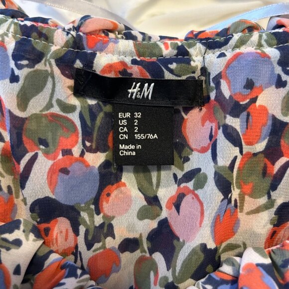 H&M ruffle top - Picture 2 of 3